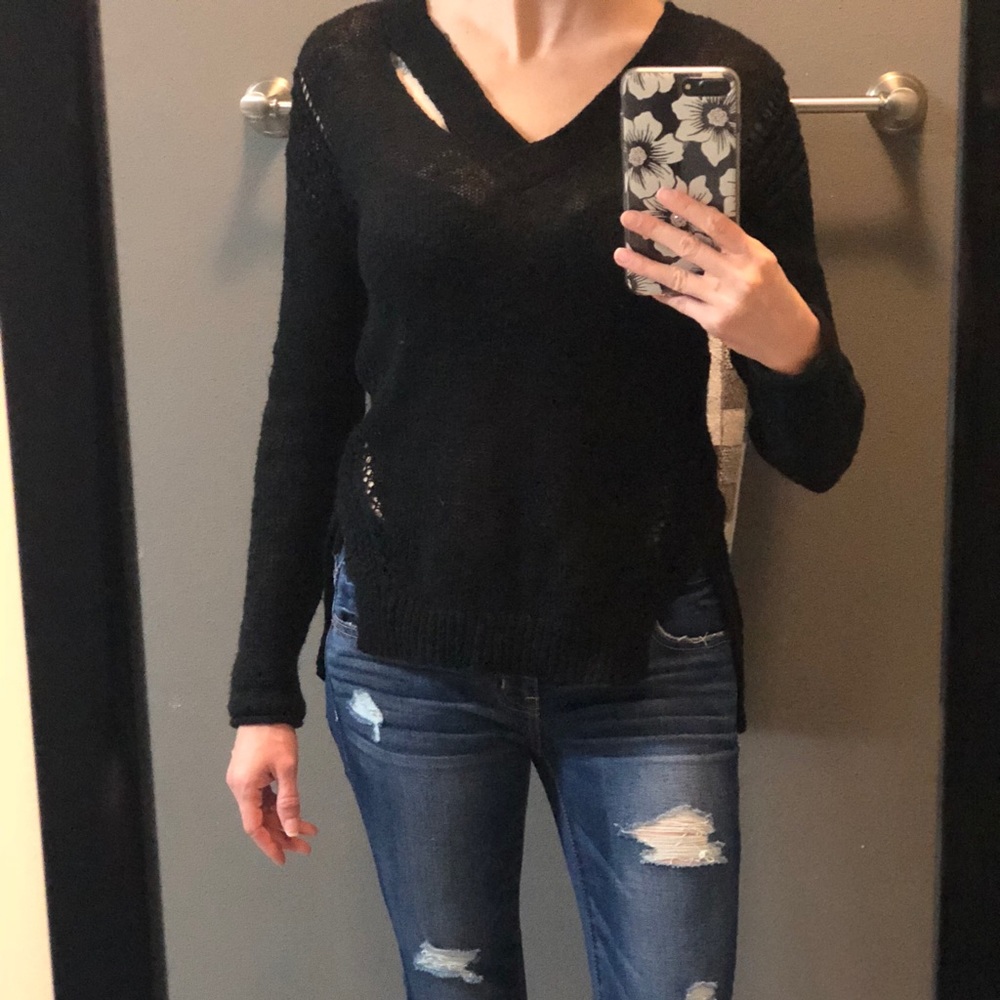 NWT Mudd Cut Out V Neck Pullover Sweater